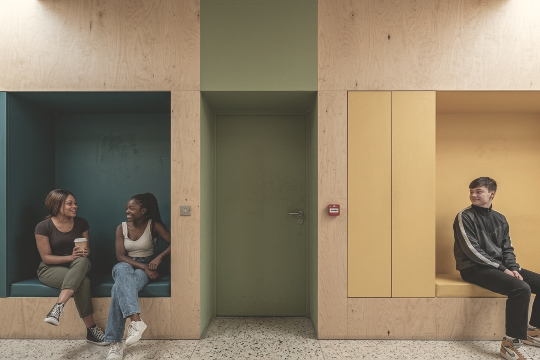 Przestrzeń wspólna prywatnej szkoły zaprojektowana przez studio ASM Architekt.